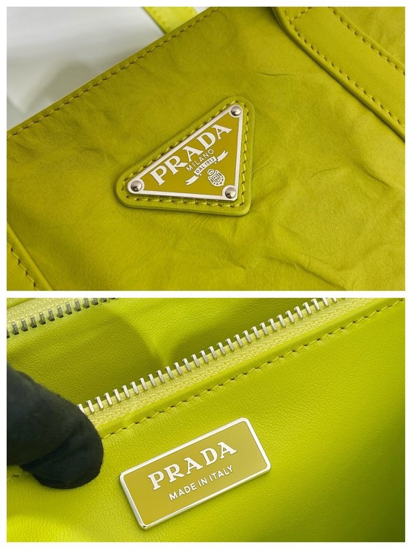 Pra*a tote bags